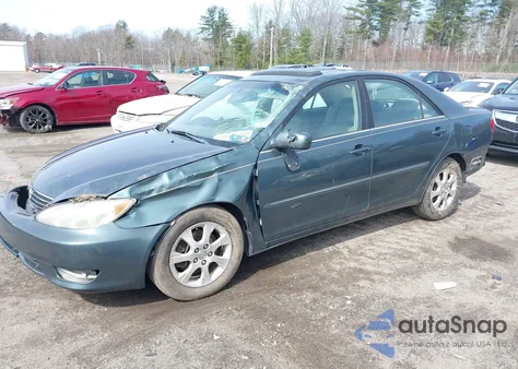 2005 Toyota Camry Le V6/Xle V6 z USA, uszkodzony, nr VIN 4T1BF30K95U085376